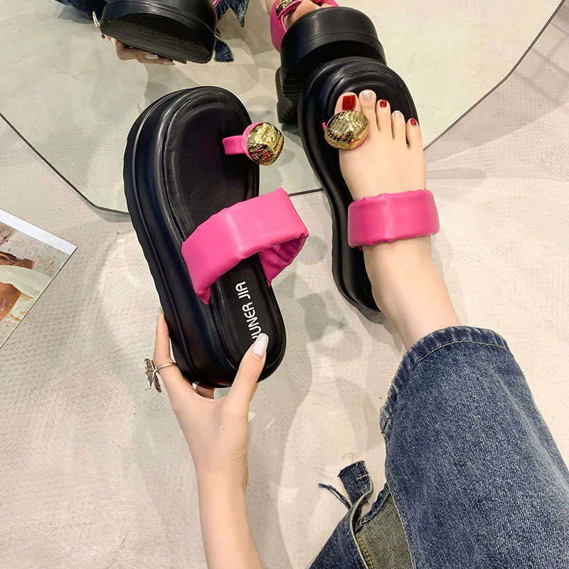 Niche Metal Buckle Cover Toe Thick-soled Slippers Women's 2025 Korean Version of the New Casual Foot-pinching Herringbone Beach Cool Slippers