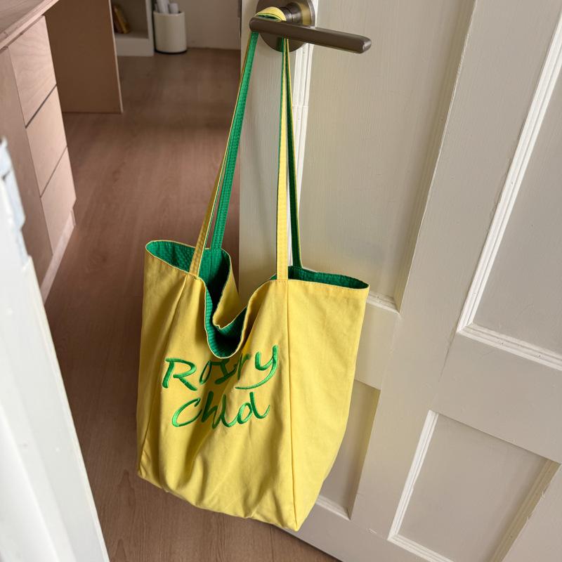 

2025 summer new foreign style texture simple large capacity bag fashion trend women s personality shoulder tote bag жовтий