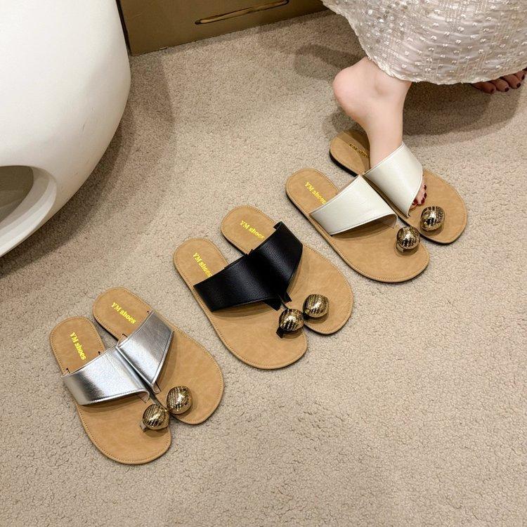 Korean fashion metal buckle cover toe slippers women's summer wear New Year's new flat-bottomed comfortable one-word with cool slippers