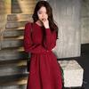Herbst und Winter Damen Strickkleid Tailliertes Neujahrskriegskleid Rundhalsausschnitt Bottoming Twist Sweater Rock