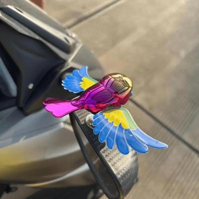 2025 Nová simulovaná létající pták ozdoba do auta Křídla se mohou houpat Větrný pták za letu Dekorace Auto Motocykl Kolo Dekor