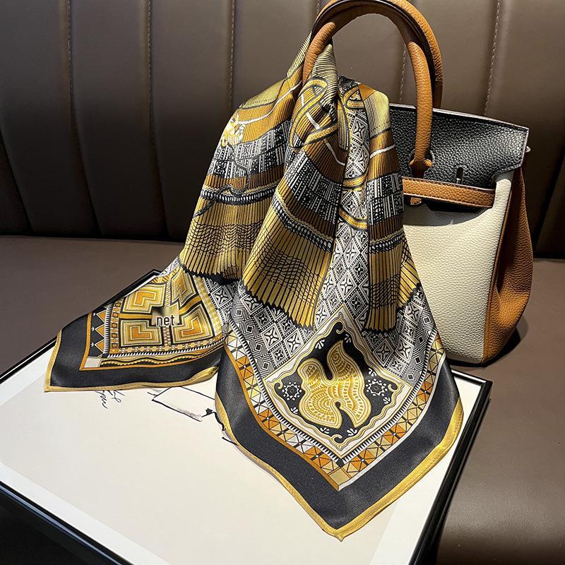 

Retro Black Gold Fan-shaped Plaid Silk Scarf - Spring/Autumn 70cm Square with Gift Bag 68x68 cm золотий/чорний