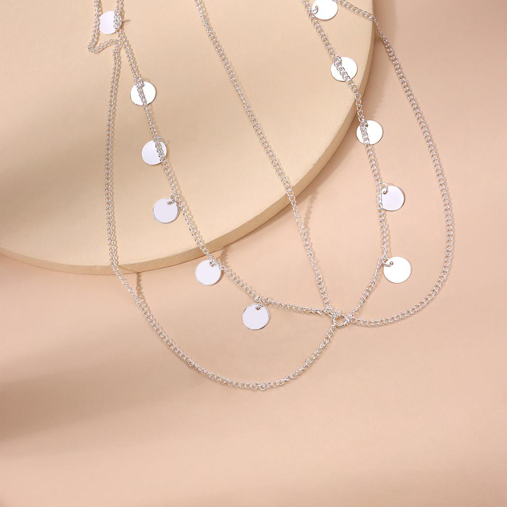 Europe, America, street photography, fashion, super sequins, fringed chain headgear, head chain