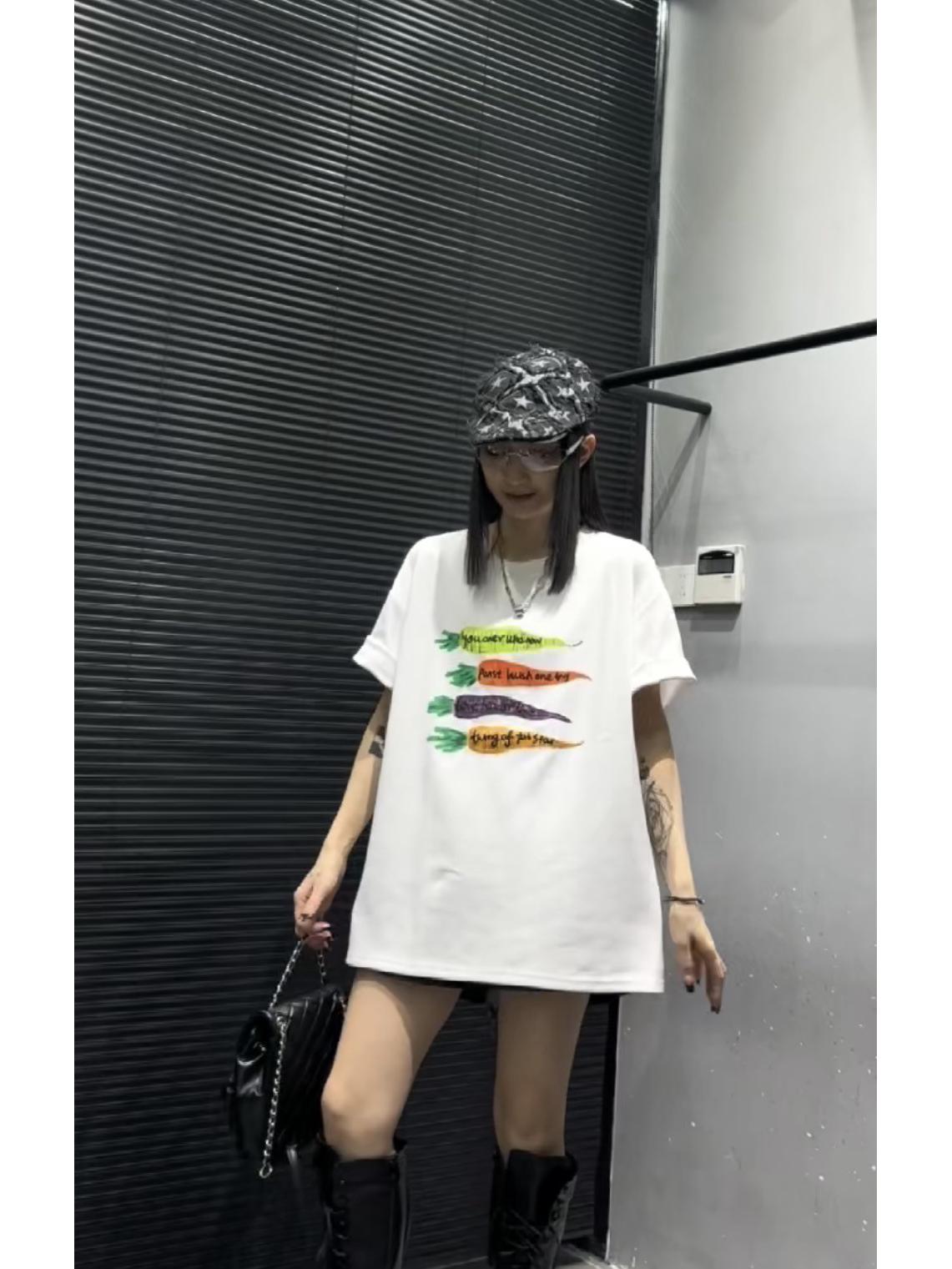 

2026 Spring European Style Women s Loose Carrot-Print Mid-Length T-Shirt One Size белый