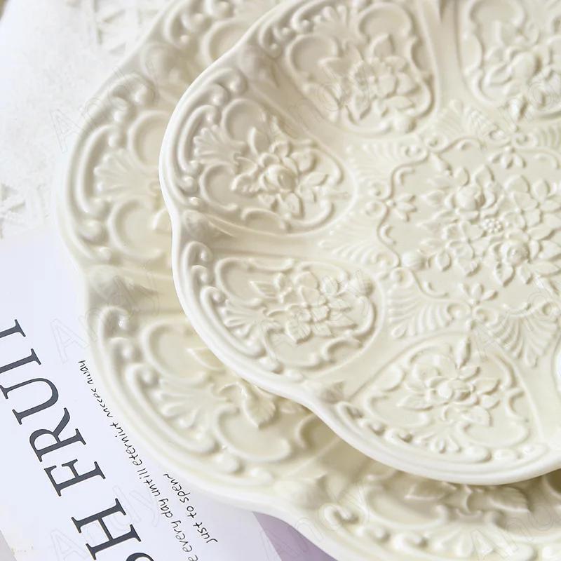 Evropská keramická sada talířů Barokní květinový reliéf Západní restaurace Steakový talíř Odpolední čaj Domácí stolní Retro sady šálků