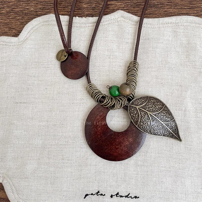 Čínský retro zen dlouhý etnický náhrdelník z peří - bohémský řetízek na svetr