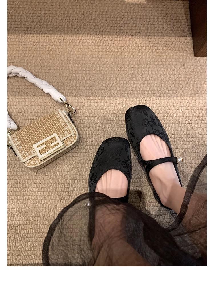 

Grape mother of the same style, tuberose jade~ Guofeng new Chinese pearl with square head jacquard Mary Jane single shoes women s spring 40