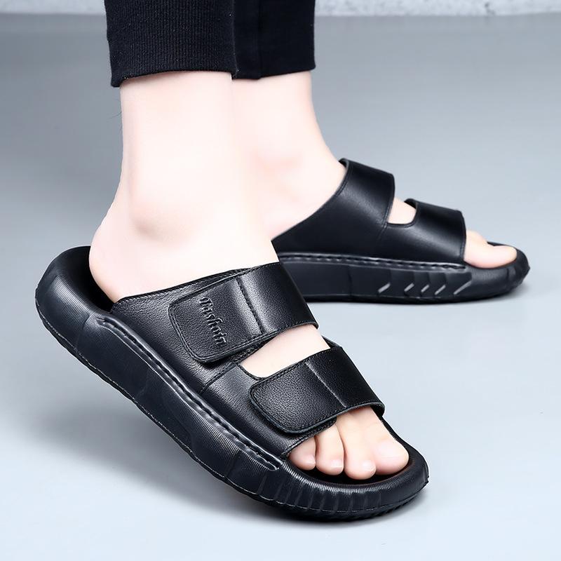 Sommer Neue Designer-Lederslipper für Herren Mode Lässig Schwarz Outdoor Strandschuhe Männlich Sport Hochwertige Herren Slipper