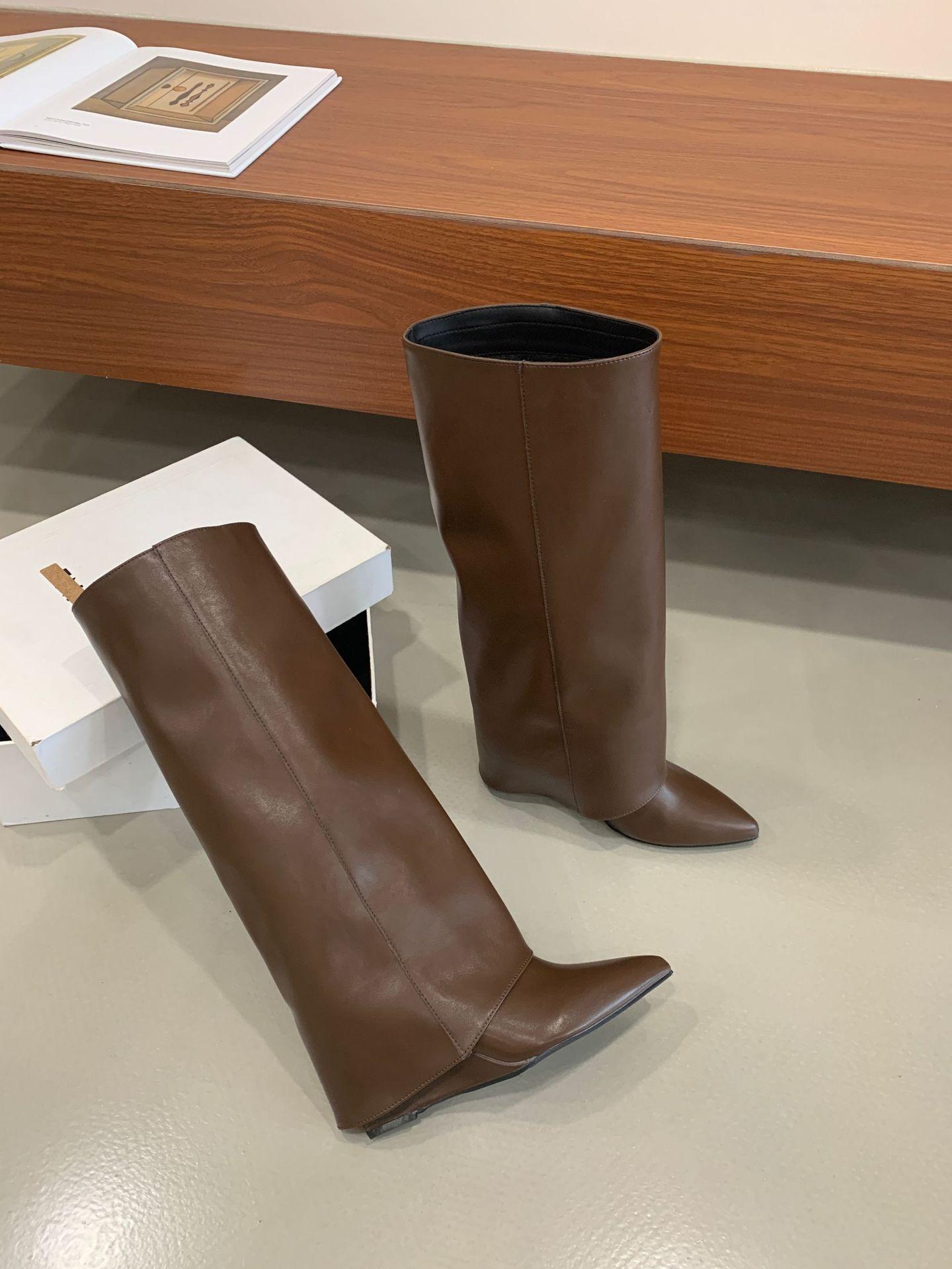 

European and American pointed boots for women in the autumn and winter of 2025, the new large tube circumference and thin straight pants tube 39