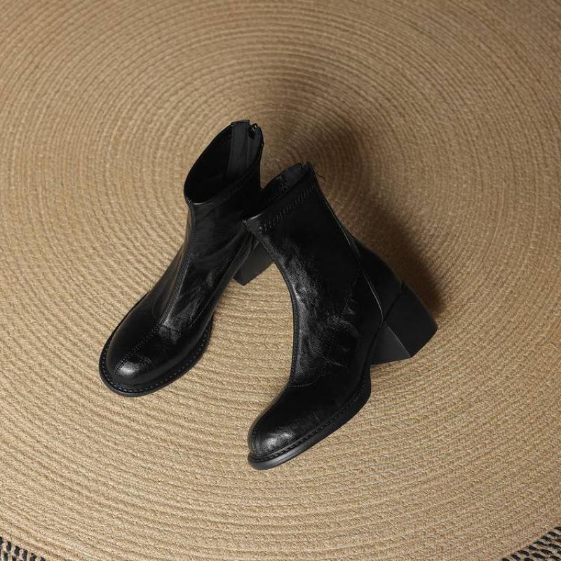 

Осень и зима кожаные женские ботинки Мартин большого размера круглый носок корейская версия удобные задняя молния высокий каблук однотонные новые полусапоги 39