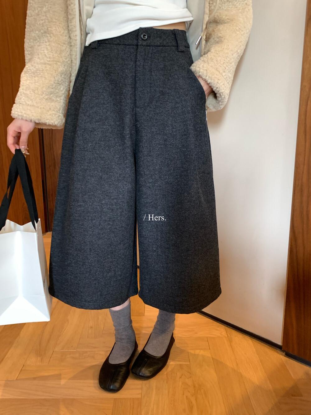 

Hers2025 Winter Woolen High-Waisted Wide-Leg Cropped Pants for Women - Casual and Versatile. Medium