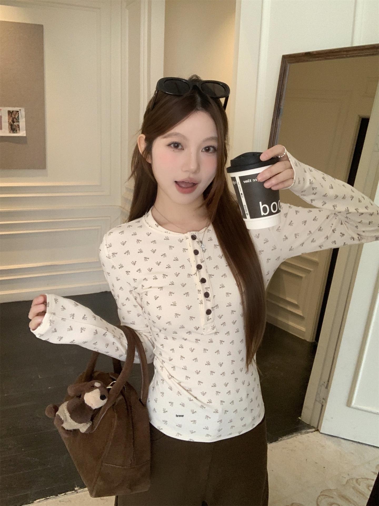 

Autumn Retro Floral T-Shirt: Slim Fit, Sweet & Spicy, Long Sleeve for Women Medium абрикосовый