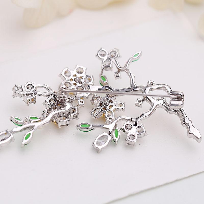 Elegant Plum Blossom Flower Cubic Zirconia Brooches Pin Lady Scarf Buckle Wedding Jewelry Accessory for Women HR04091