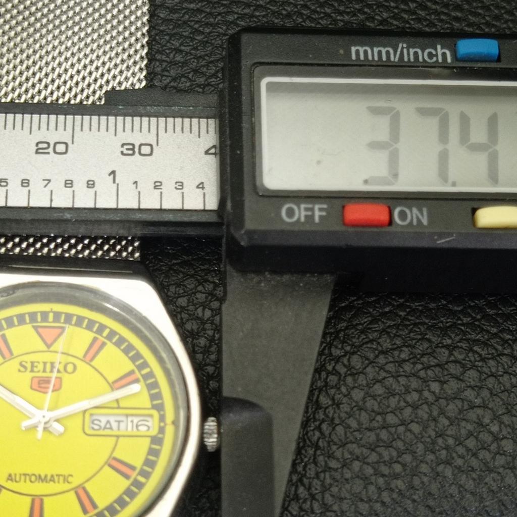 SEIKO 5 AUTOMATIC JAPAN 6349A MENS VINTAGE YELLOW COLOR DIAL WATCH a702733-1 R210-a702733