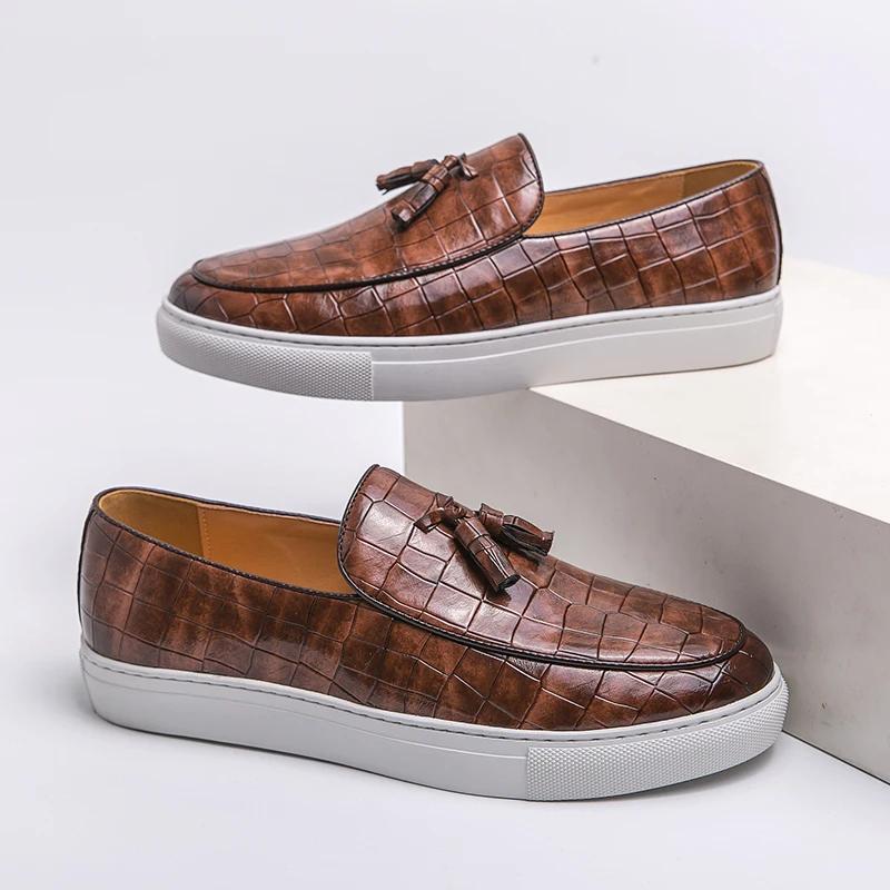 Fashion Casual Leather Ultralight Comfortable Casual Male Footwear Mens Tassels Loafers Classic Men for Wedding Shoes Large Size Shoes