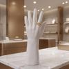 Stehende Schaufensterpuppenhand Realistische Ring-Display-Requisite Hand-Display-Ständer Schaufensterdekoration