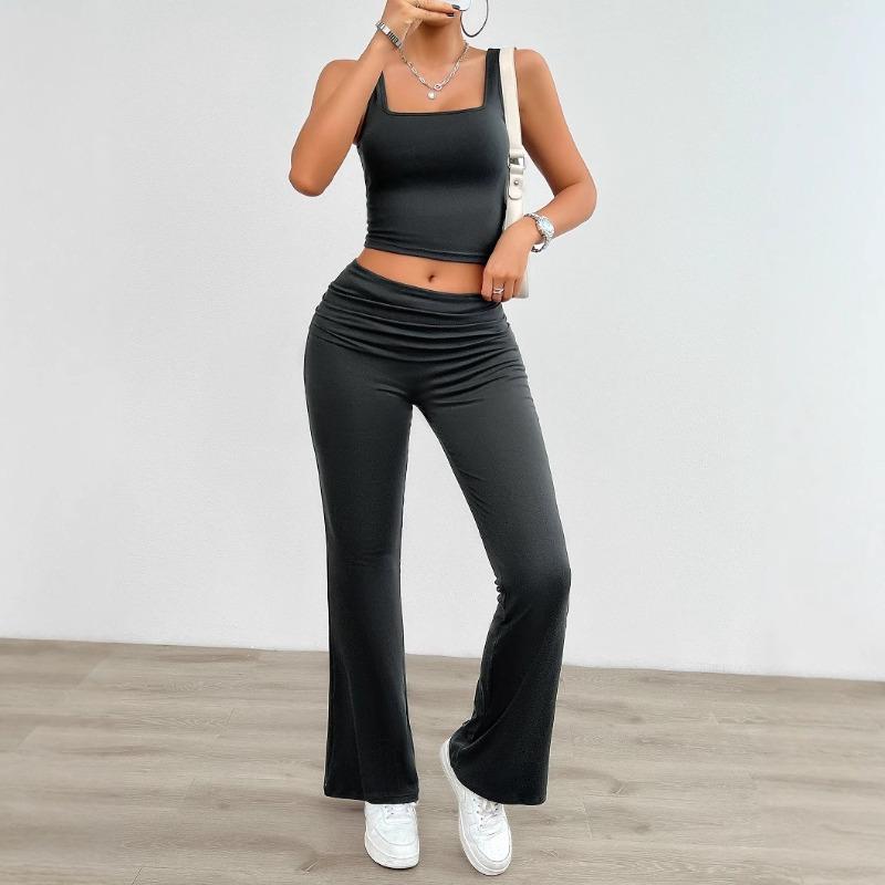A Two-piece Women's Spring/summer Sportswear T-shirt and Slightly Flared Pants Suit