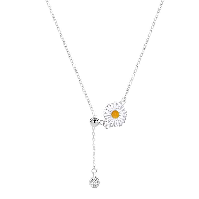 Small Daisy Fringed Necklace, Femininity Mori Flower Pendant, Light Luxury Collarbone Chain, Gift for Girlfriends