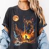 Belgischer Malinois heult zum Mond. Vintage Hund Grafik T-Shirt. Geschenk für Tierliebhaber. Übergroßer Streetwear Nachthimmel. Sterne Unisex 90er Y2K T-Shirt