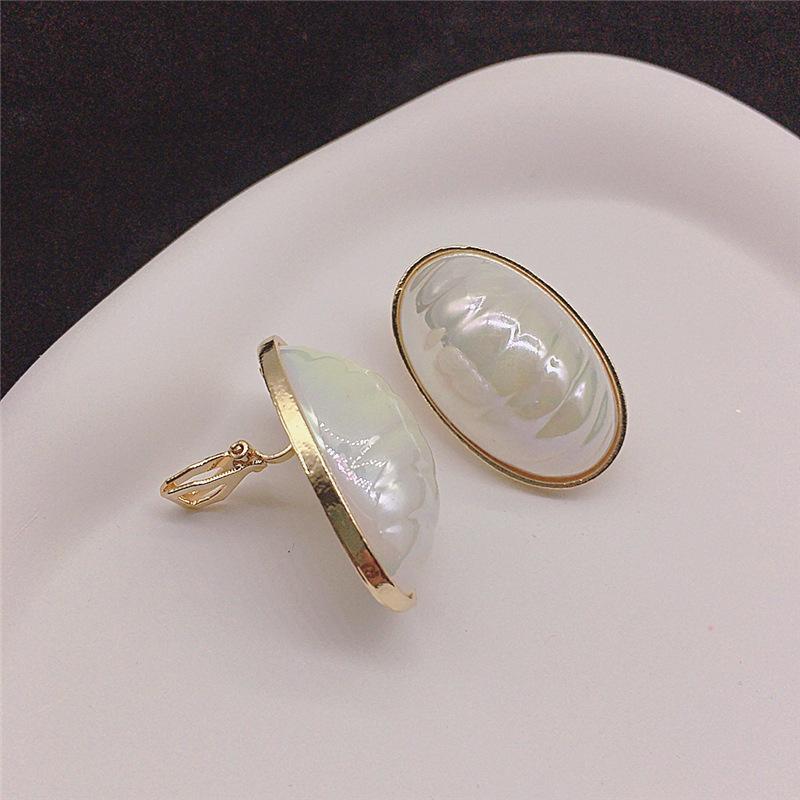 Vintage Imitation Pearl Earrings Without Piercing Exaggerated Fashion Earrings for Women
