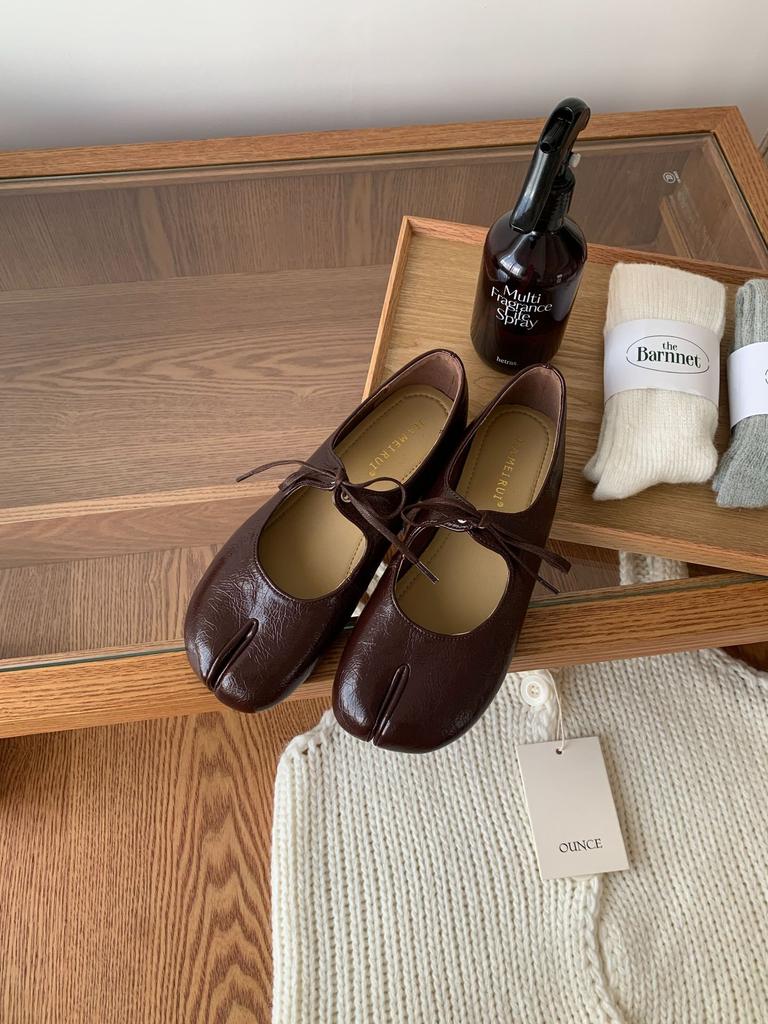 Niche Flat-heeled Pig's Foot Shoes Women's Shoes 2025 New Autumn Horseshoe Pig's Foot Shoes One Pedal Doudou Single Shoes