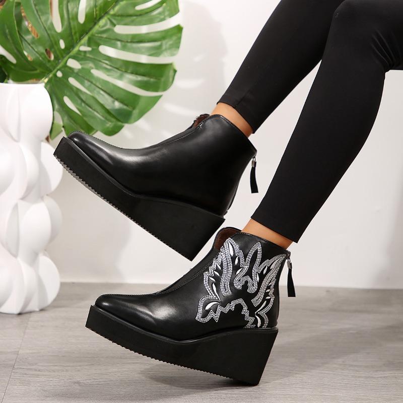 New Vintage Large-sized Women's Boots with Ethnic Style Pointed Toe, Platform Heel, Zipper and Embroidered Design, Short Boots for Women