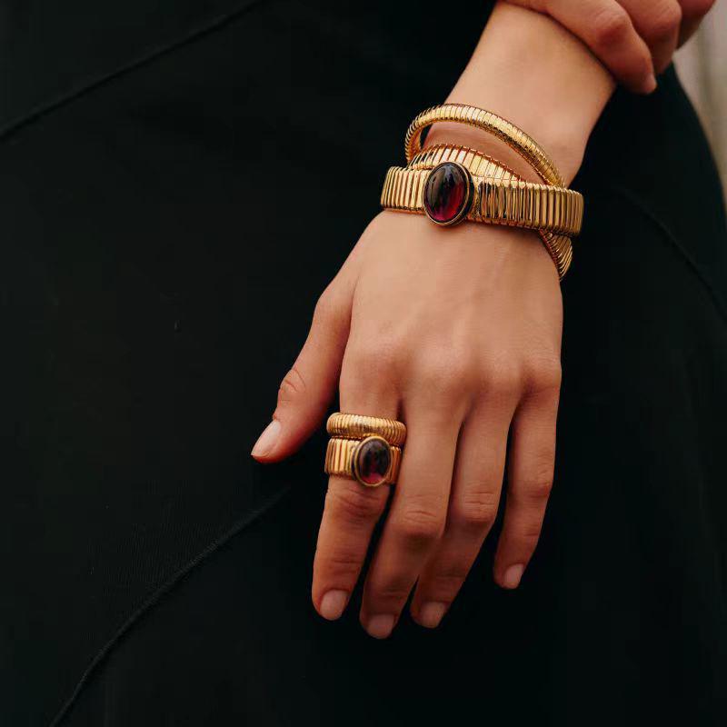Rome Gladiator Soft Bracelet: Retro High-End Fashion, Niche Design, Versatile & Simple.