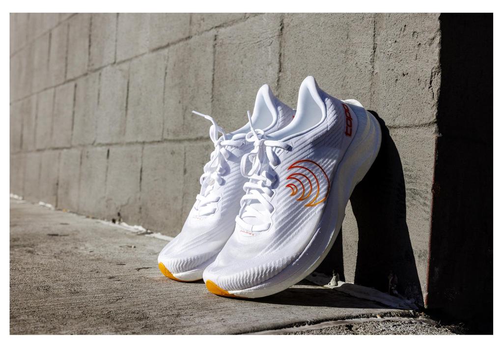 Topo Athletic Running Shoes CYCLONE 3 MENS cm White/Sunset 28.5