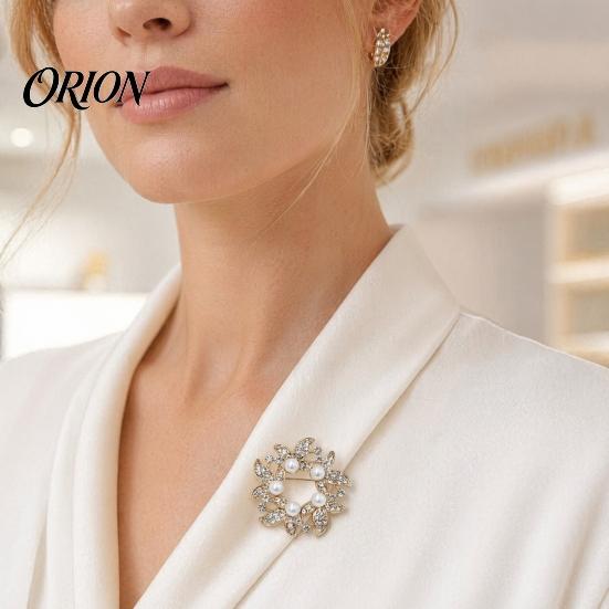Alloy Brooch Pin Pin, Faux Pearl Wreath Design Lapel with Rhinestones Inlaid, Circular Flower Leaf Garland for Coats Shirts Bags Accessories Durable