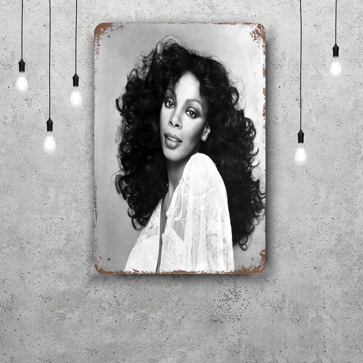 

Donna Summer Vintage Tin Sign Home Decor Wall Decor Art Wall Mural Room Decoration Decor Retro Metal Sign Plate Bar Posters 20x30cm（7.8x11.8inch）