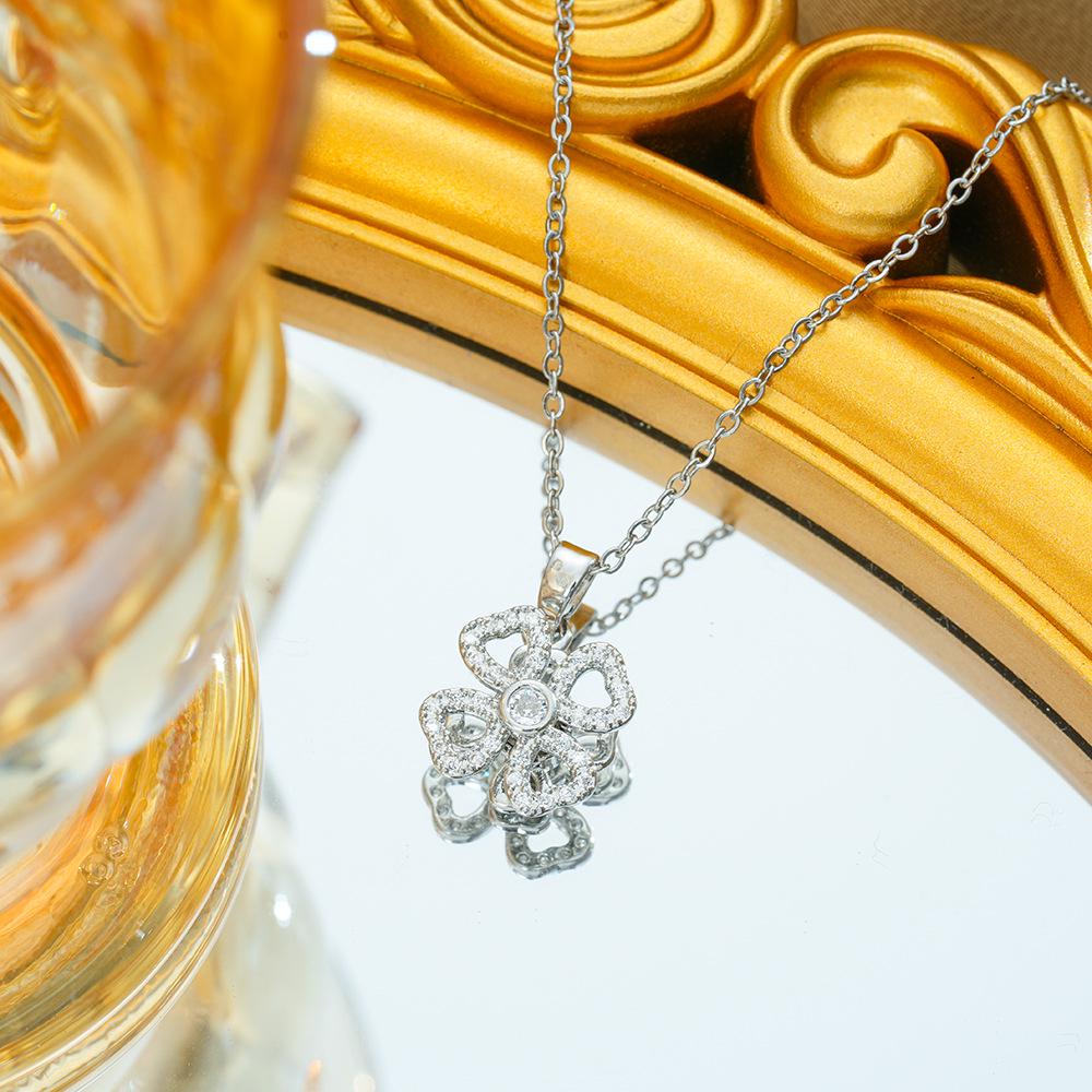 

Titanium Steel Heart Four-Leaf Clover Rotating Necklace - Women s Light Luxury Versatile Clavicle Chain