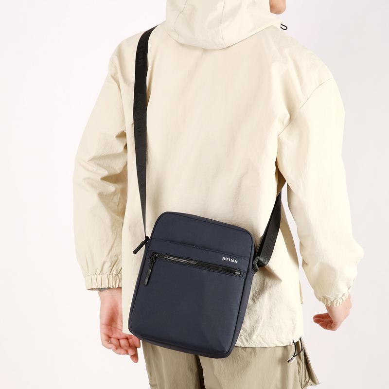 Men's Shoulder Bag Lightweight Multi-Compartment Crossbody Bag