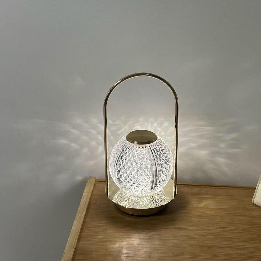 Kreative USB-geladene minimalistische LED-Metall-Tischleuchte - Nachttisch-Nachtlicht-Ornament