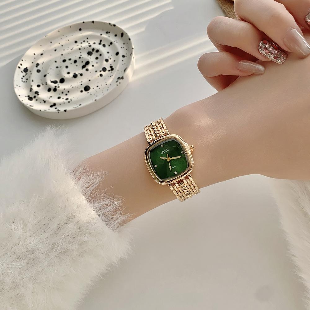 Montre Carrée Simple Petite Femme Rétro Littéraire et Artistique Petite Montre à Quartz Petite Montre Dorée Haut de Gamme