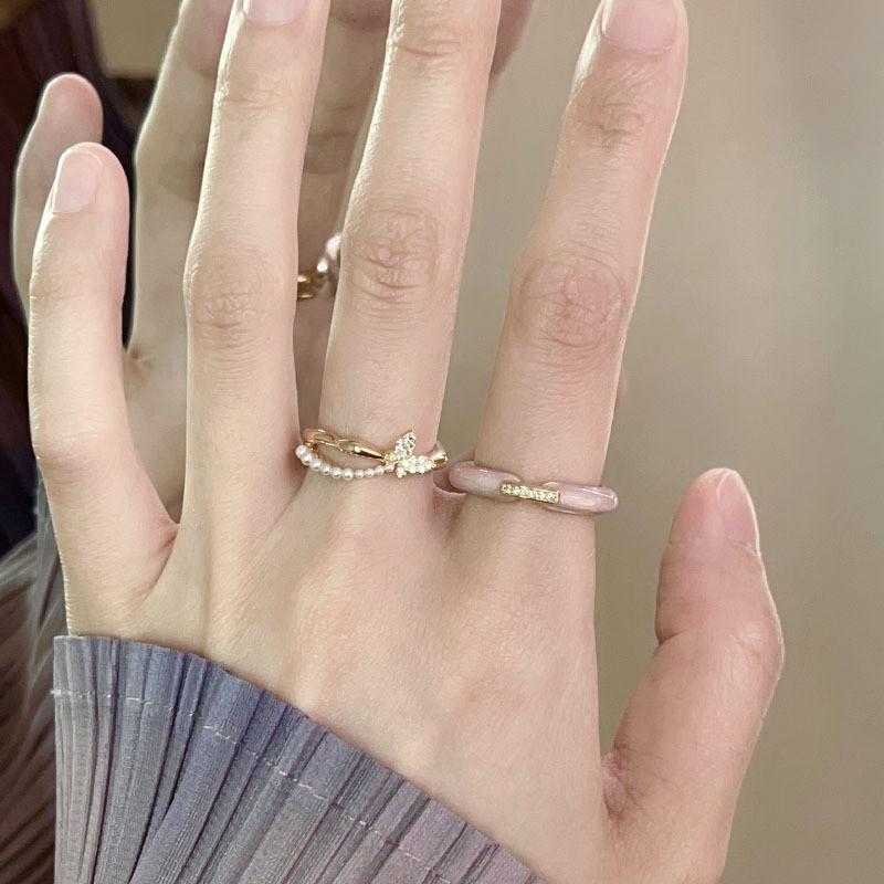 Flower Contemporary Design Adjustable Ring For Women With Gorgeous Butterfly And Dazzling Details Pearl