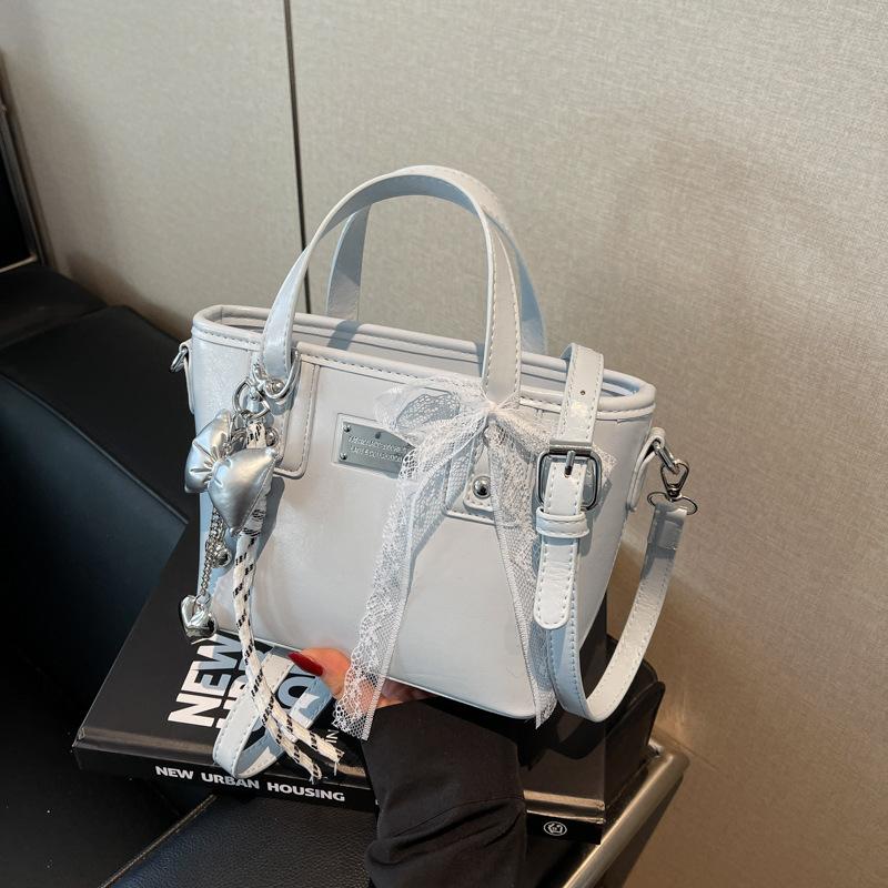 This Year's Popular Small Bags for Women's Spring and Summer Versatile 2025 New Fashion Messenger Bags Korean Version Portable Bucket Bags