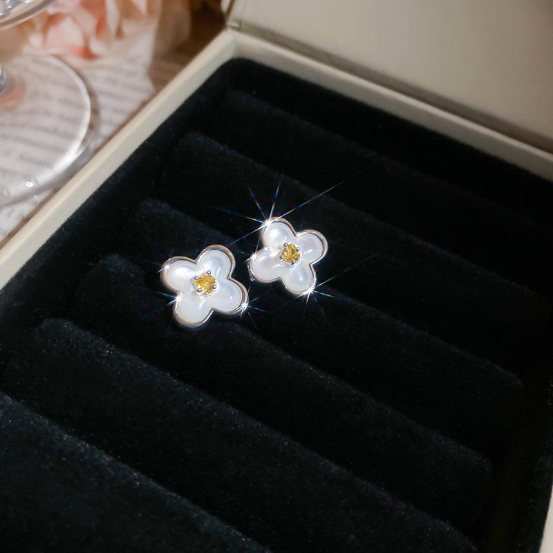 Gentle Fritillary Flower Stud Earrings Necklace Set Light Luxury Design Sense Niche Exquisite Luxury White Temperament Jewelry Women