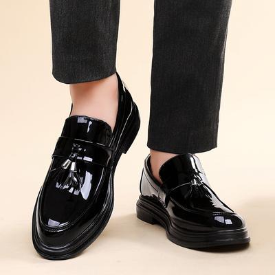 Mocassini da uomo in pelle verniciata Stile a punta con nappine alla moda Festa nightclub Tempo libero all'aperto da uomo Scarpe nere