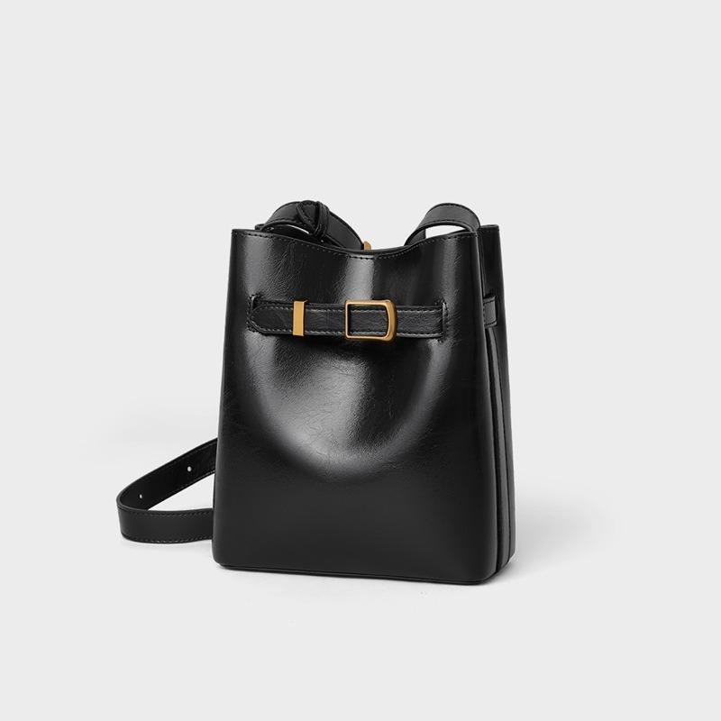 Bucket Bag Women's New Autumn and Winter Messenger Bag High-end Commuting Underarm Shoulder Leather Women's Bag Luggage