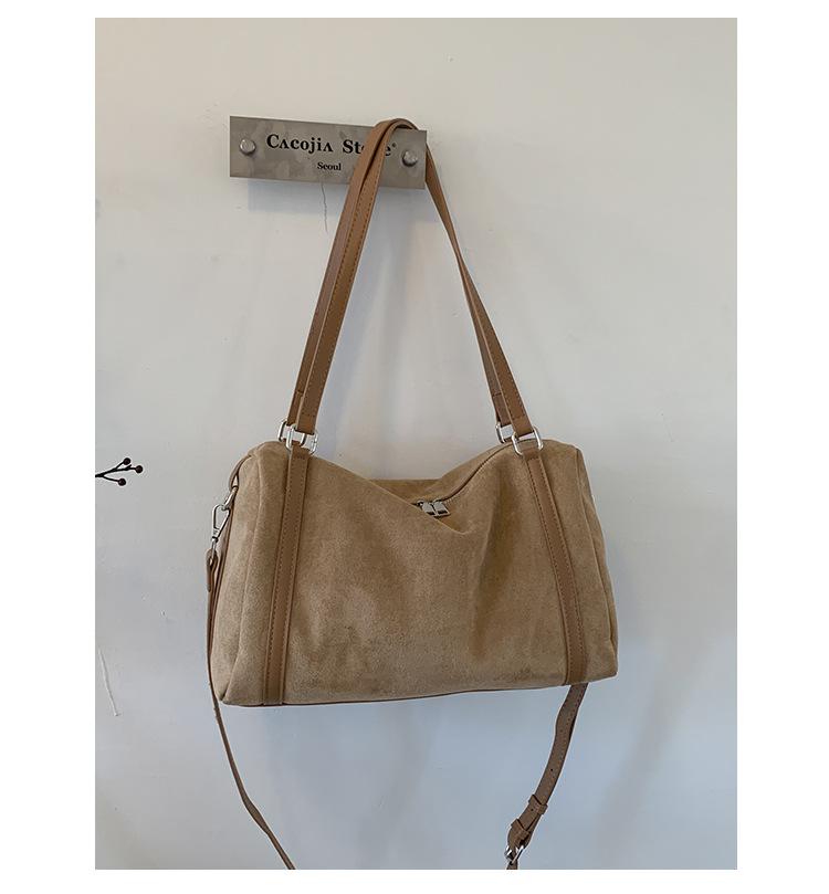 Women's matte retro shoulder messenger bag, new large-capacity tote bag, new work commuter armpit bag