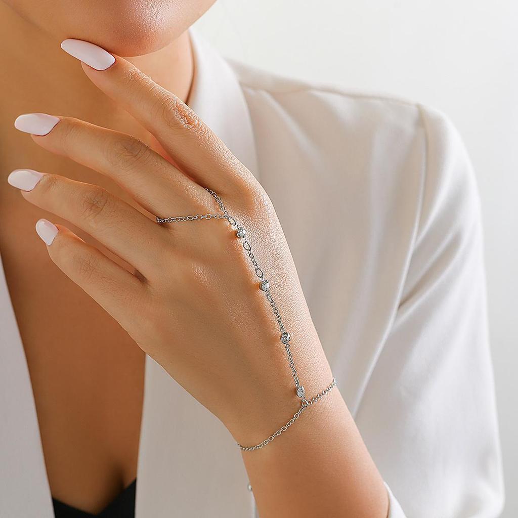 Ethnischer Stil Strass Fingerarmband mit Imitationsperle und Metallarmreif