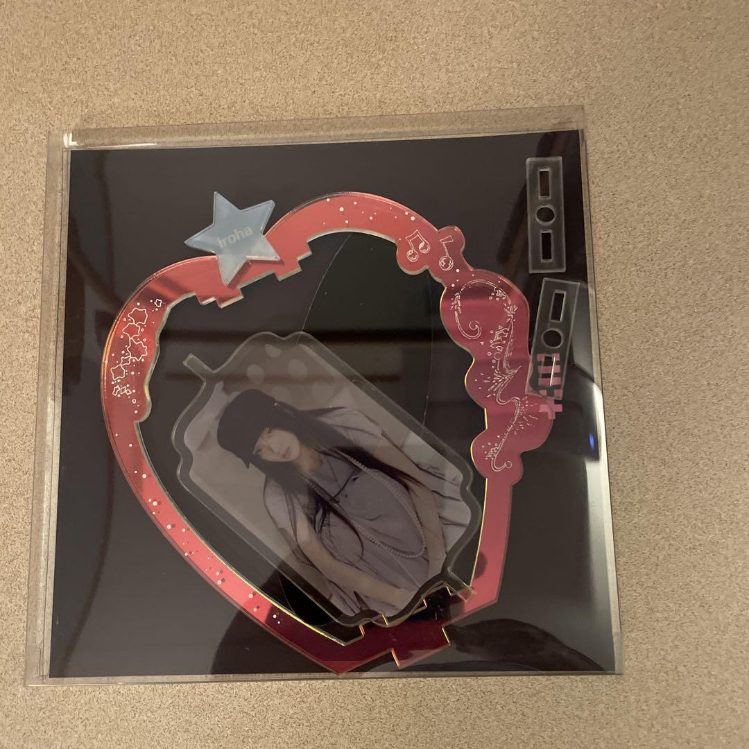 

[Б/У] ILLIT Iroha Поп-ап акриловая подставка