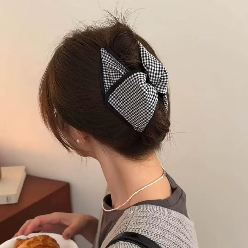 Korean Version Black White Grid Triangular Grab Clip Women Fashion Hair Clip New Retro Coiled Hair Shark Clip Simple Temperament