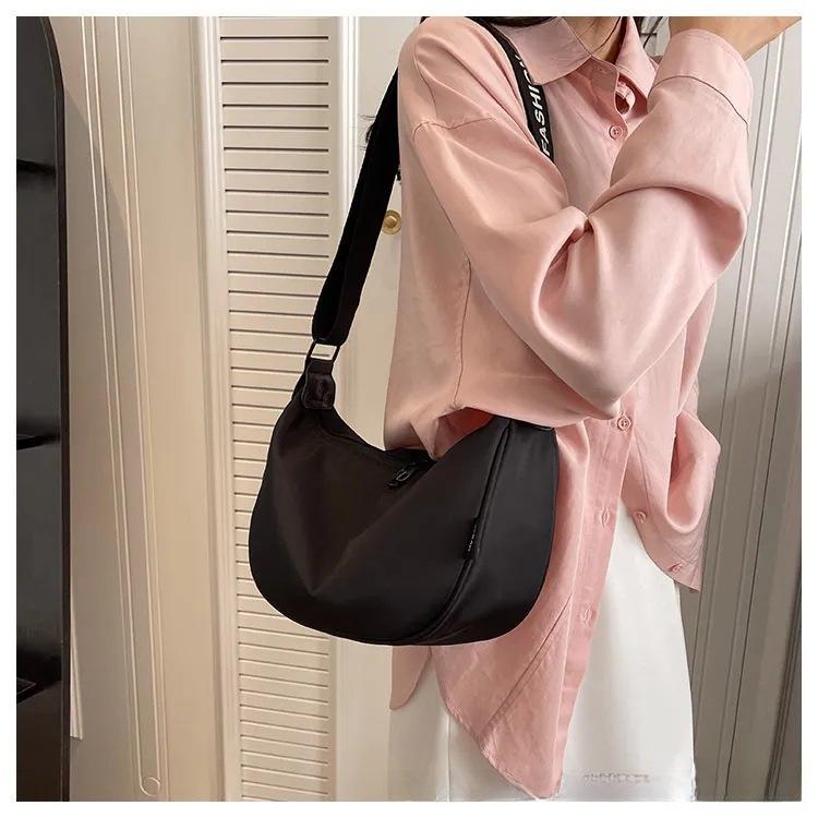 2025 Αδιάβροχη Τσάντα Ντενιέ Oxford Ημισελήνου Σχήματος Κινέζικου Ρολού: Στυλάτη Τσάντα Ώμου & Ταχυδρόμου Άνοιξη/Καλοκαίρι