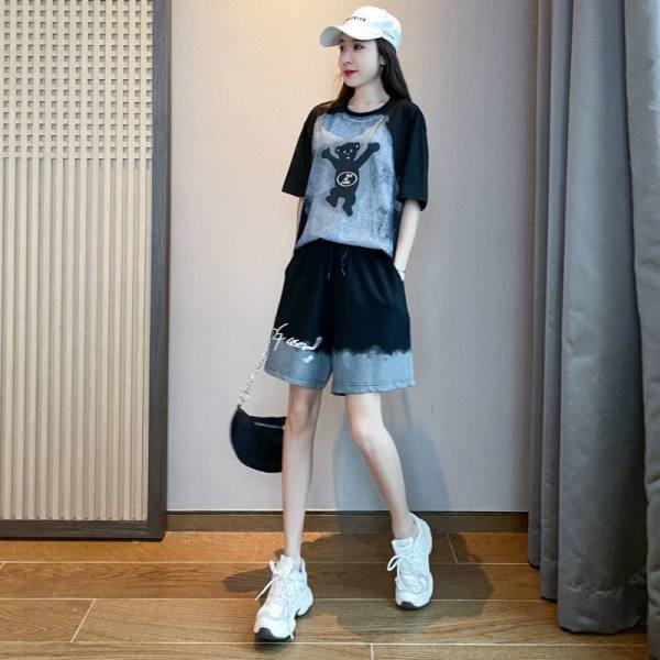 Age-reducing Sports Suit for Women In Summer Fashionable and Stylish Casual Shorts Shorts Large Size Two-piece Set