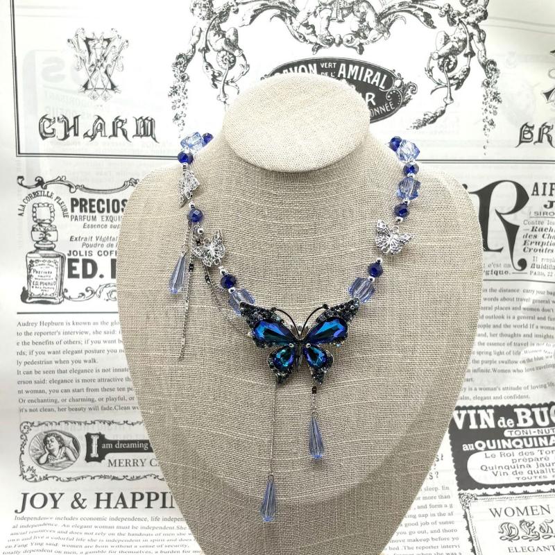Náhrdelník na klíční kost s motýlem a kapkou vody Tmavě modrý Niche Retro Motýl Křišťálový Temperamentní Náhrdelník Špičkový Náhrdelník pro Ženy