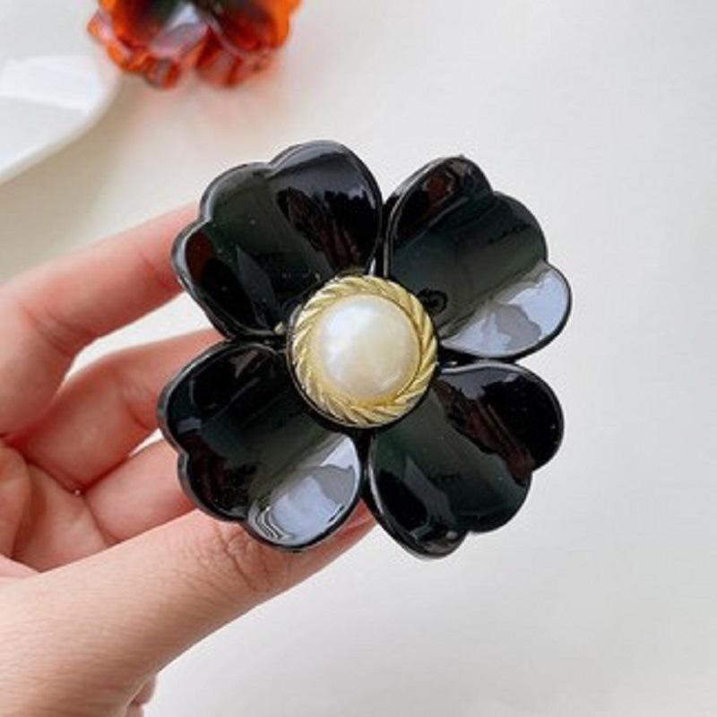 

French Romantic Pearl Grab Clip Female Premium Temperament Back Head Hairpin Gentle White Flower Shark Clip Small