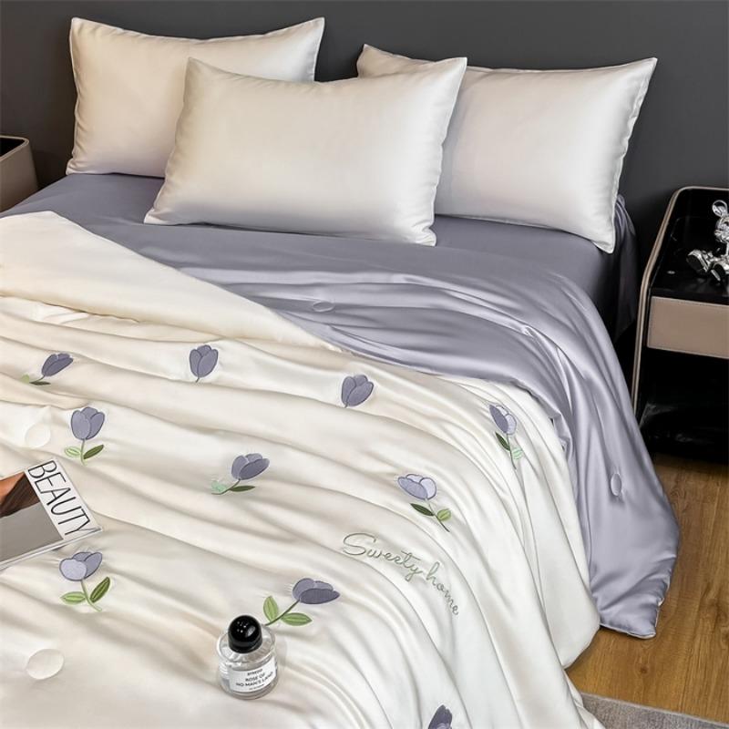 Class A Maternal and Infant Grade Ice Silk Fabric Breathable Hand-embroidered Light Luxury Pattern Cool Feeling Breathable Quilt