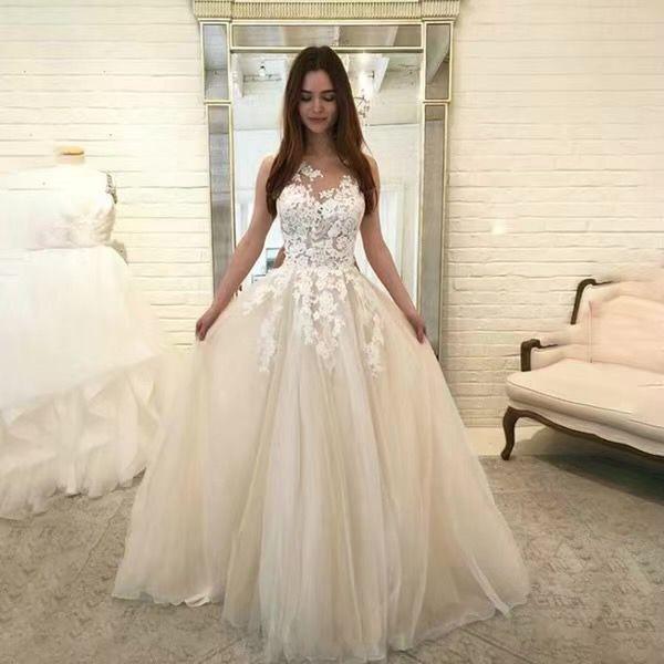 2025 Stylish Lace Wedding and Evening Gowns: New European & American Trends in Three Colors