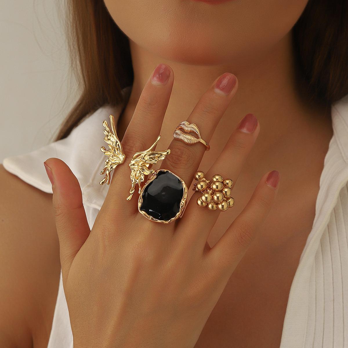 

Модные кольца для женских украшений золотой